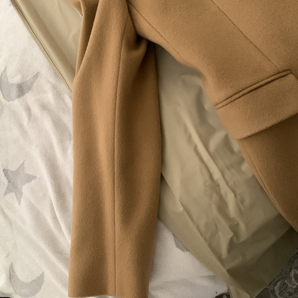 Woman’s Burberry Coat - Picture 9 of 13